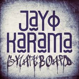 阿银穿泳装座唐三腿上
